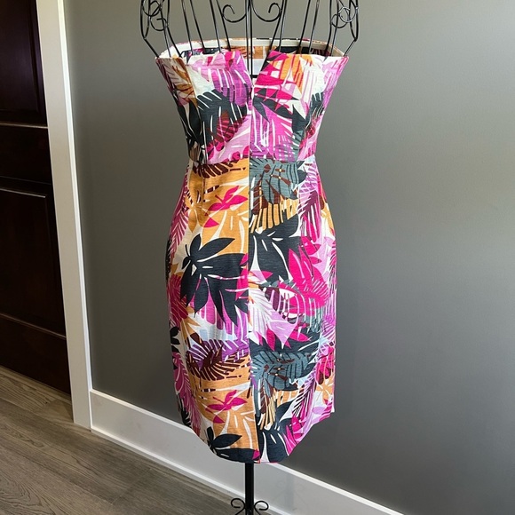 Banana Republic Silk Tropical Safari Strapless Dress Size 4 - Picture 2 of 9